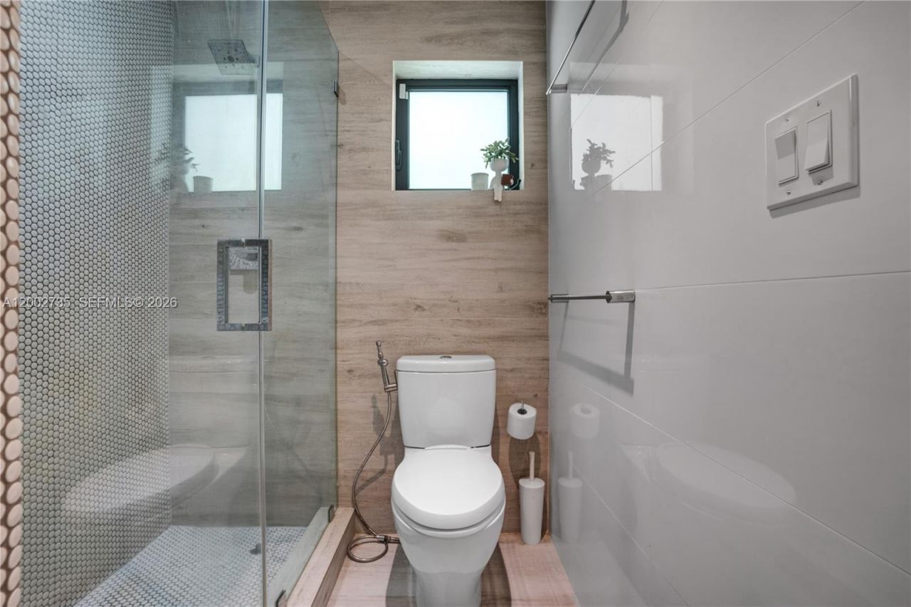 2140 NE 190th Ter, Miami, FL 33179 Photo