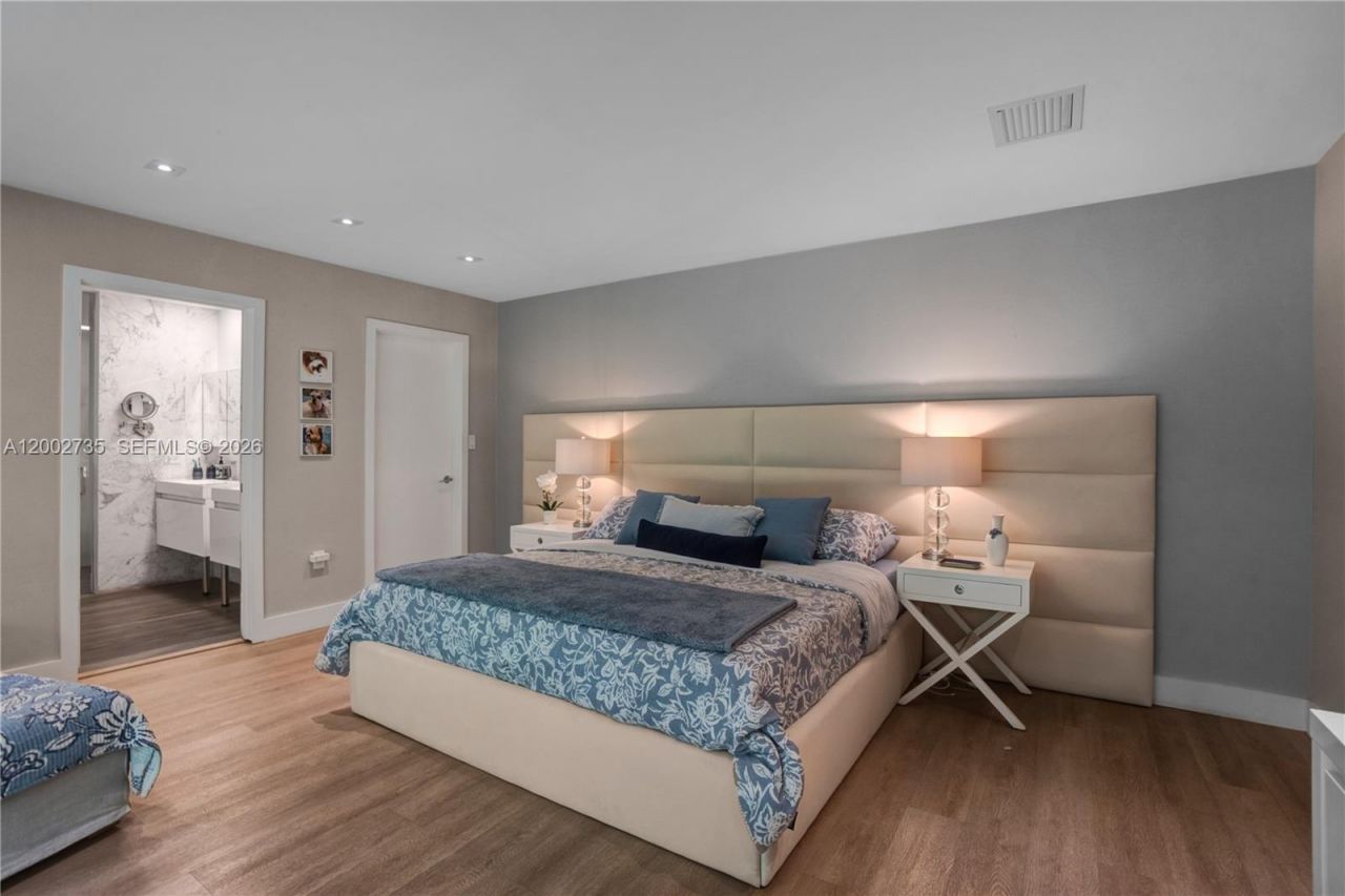 2140 NE 190th Ter, Miami, FL 33179 Photo