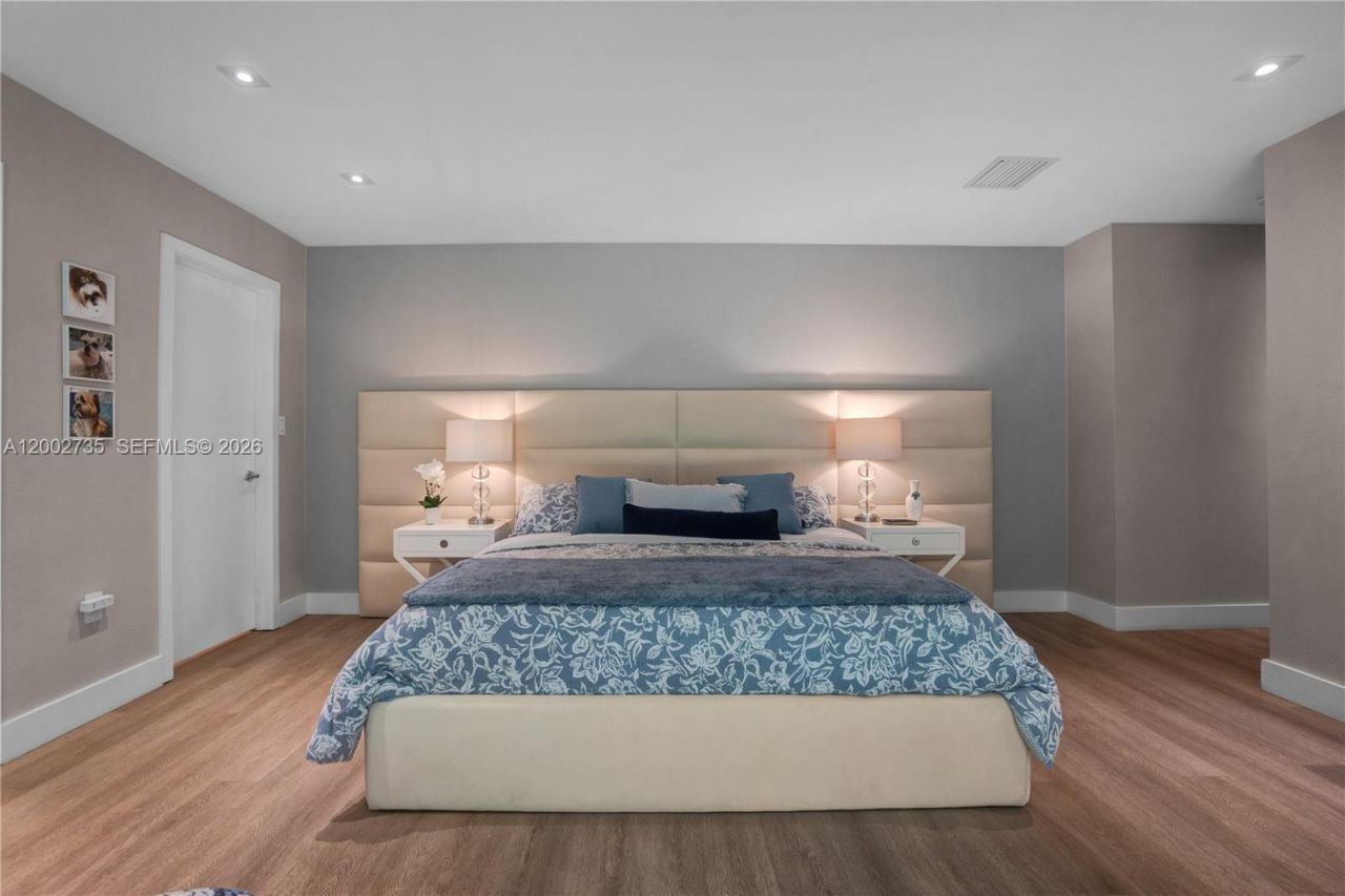 2140 NE 190th Ter, Miami, FL 33179 Photo