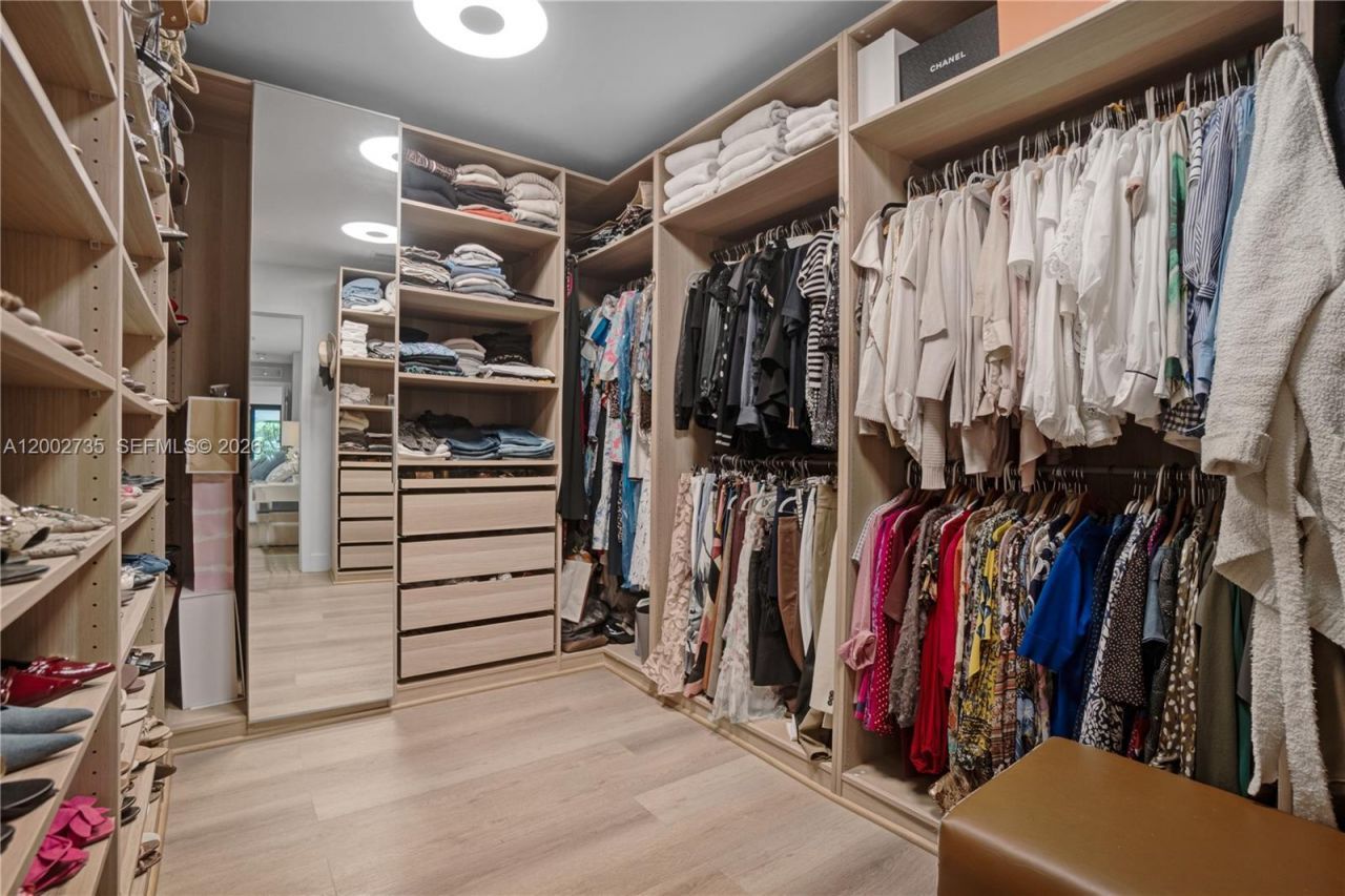 2140 NE 190th Ter, Miami, FL 33179 Photo