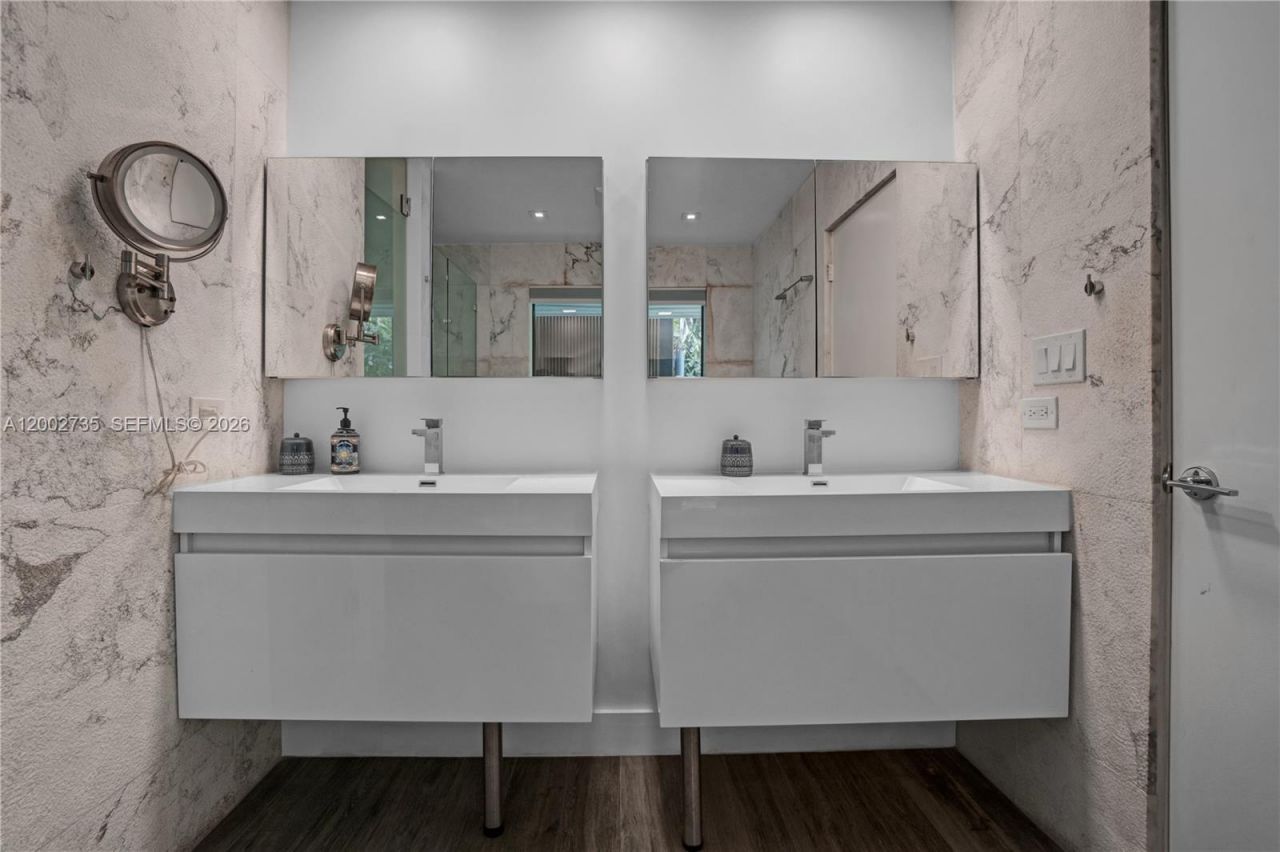 2140 NE 190th Ter, Miami, FL 33179 Photo