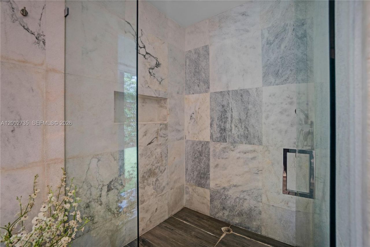 2140 NE 190th Ter, Miami, FL 33179 Photo