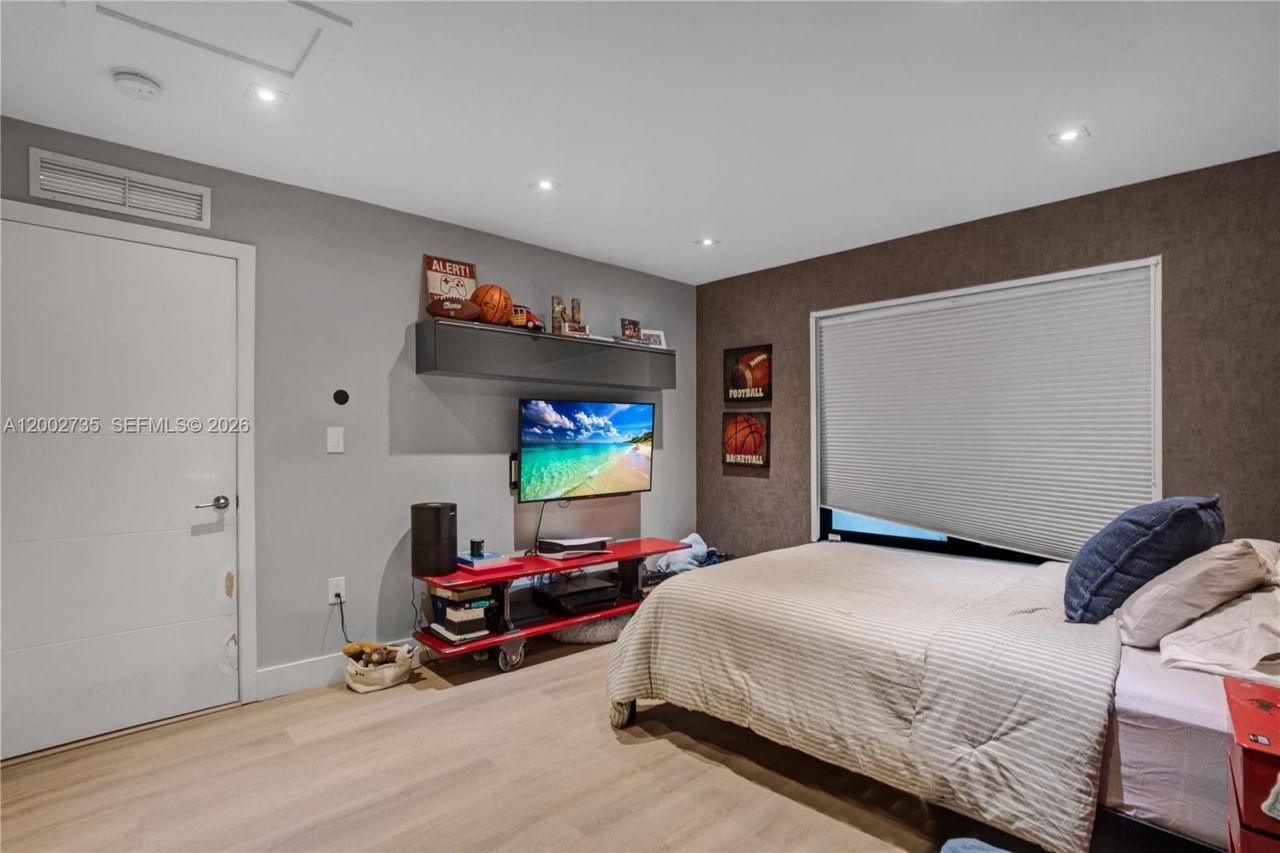 2140 NE 190th Ter, Miami, FL 33179 Photo