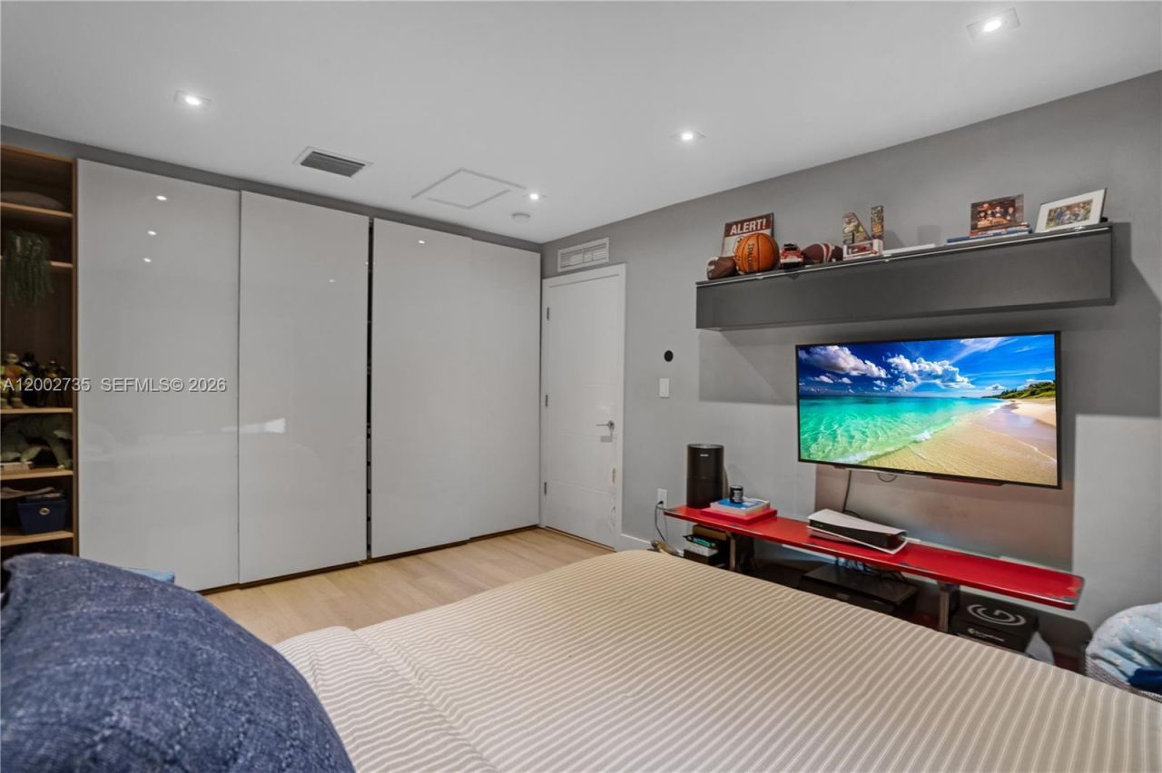 2140 NE 190th Ter, Miami, FL 33179 Photo