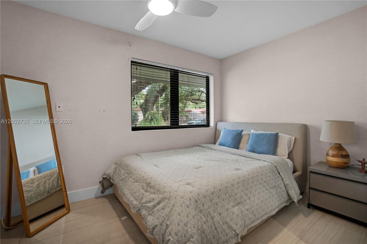 2140 NE 190th Ter, Miami, FL 33179 Photo