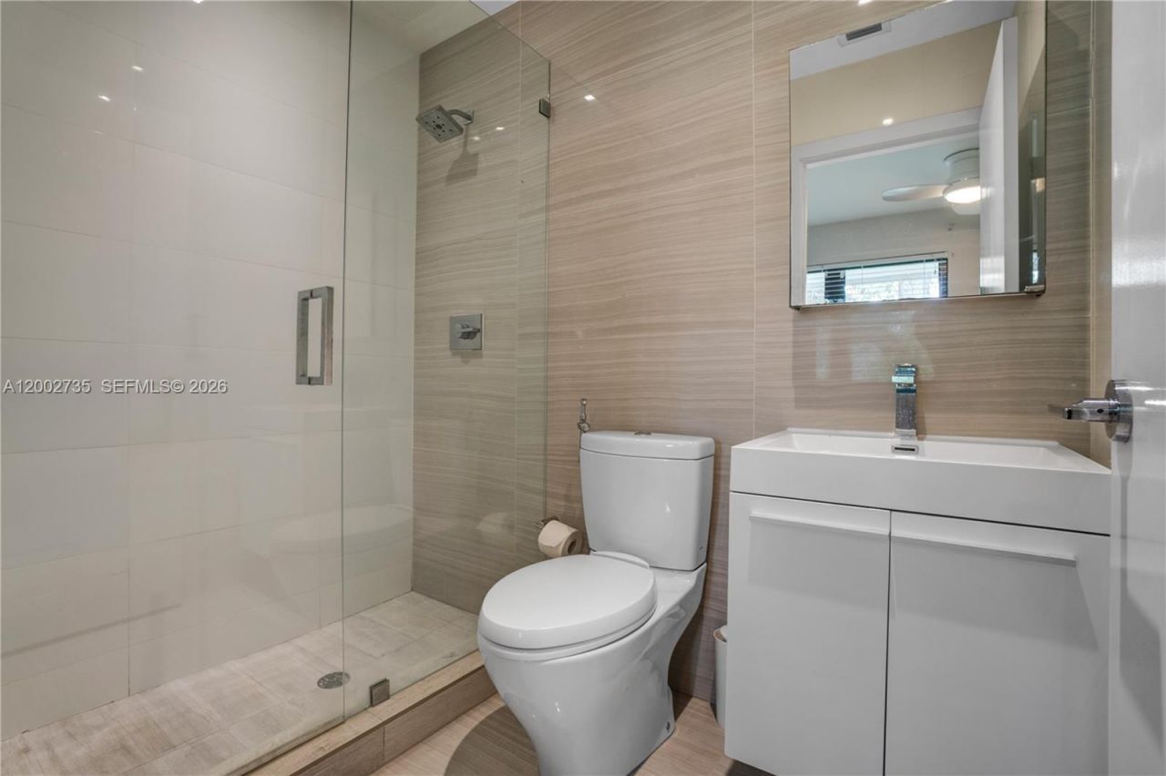 2140 NE 190th Ter, Miami, FL 33179 Photo