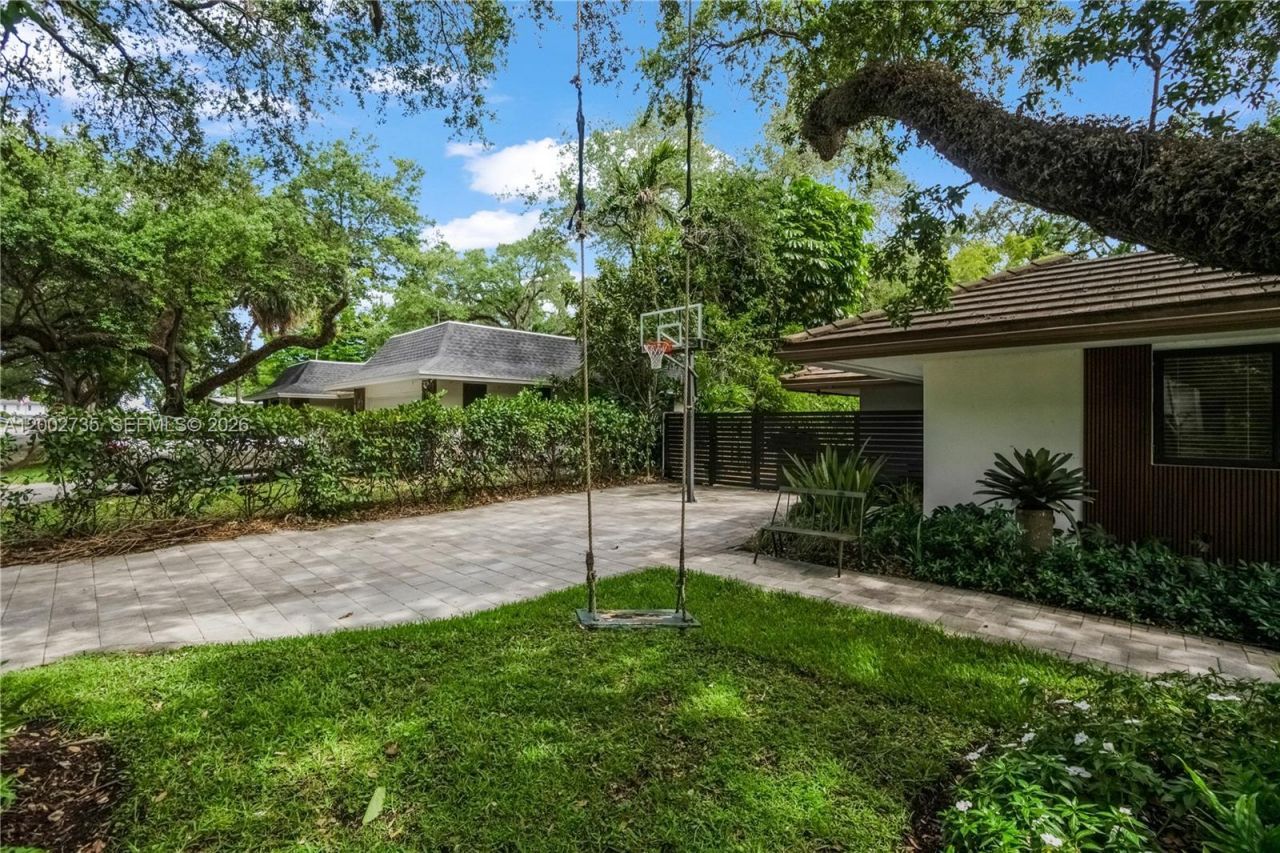 2140 NE 190th Ter, Miami, FL 33179 Photo