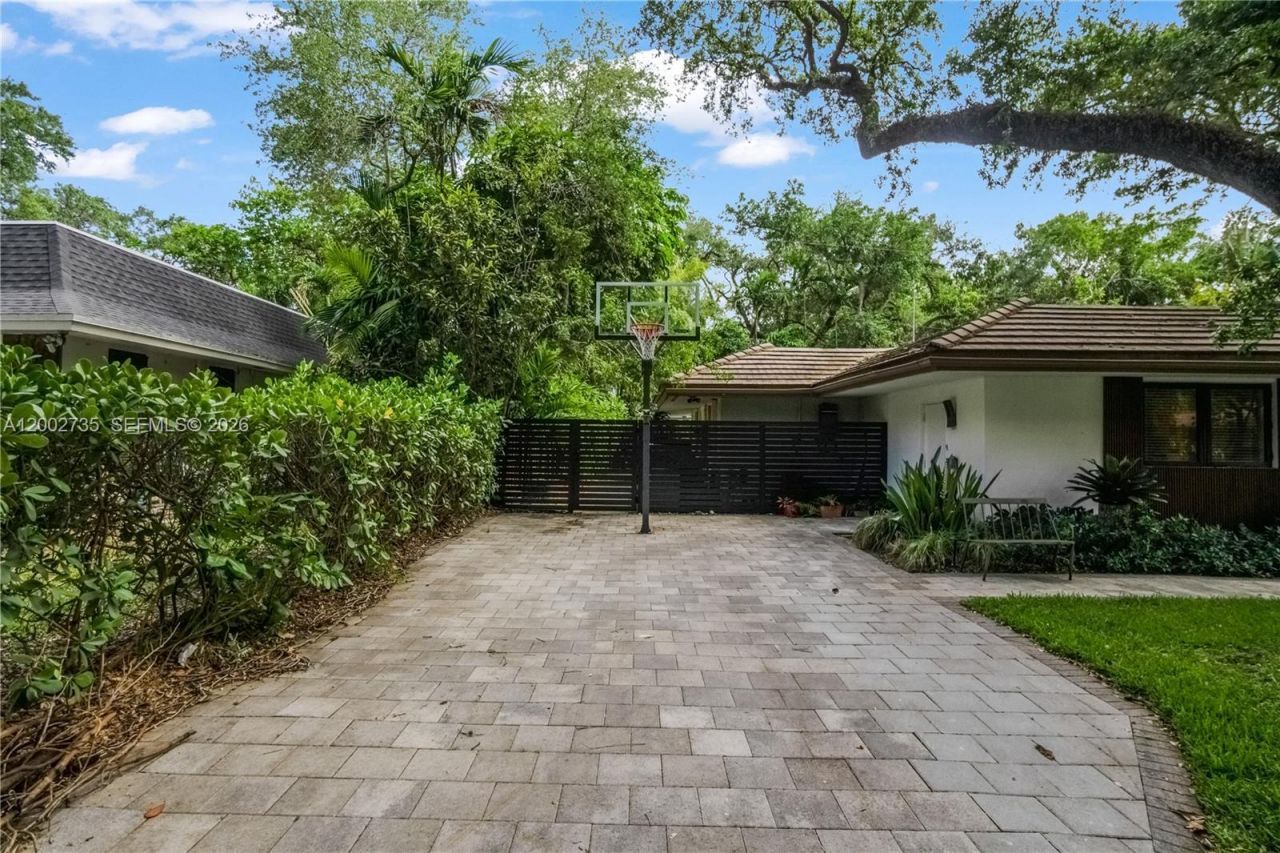 2140 NE 190th Ter, Miami, FL 33179 Photo