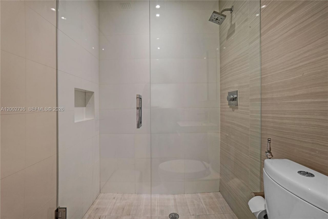 2140 NE 190th Ter, Miami, FL 33179 Photo