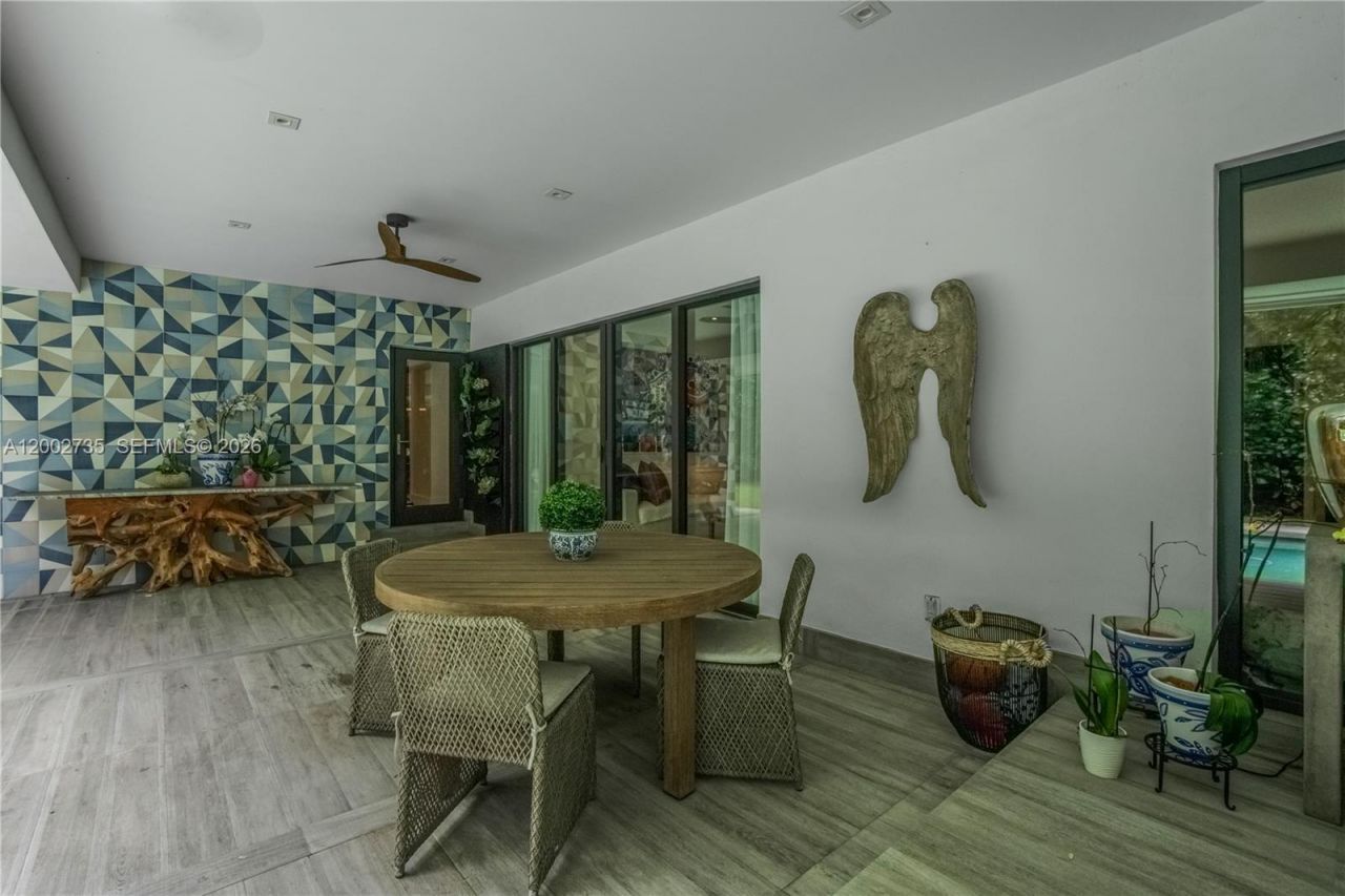 2140 NE 190th Ter, Miami, FL 33179 Photo