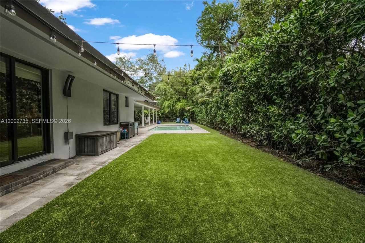 2140 NE 190th Ter, Miami, FL 33179 Photo