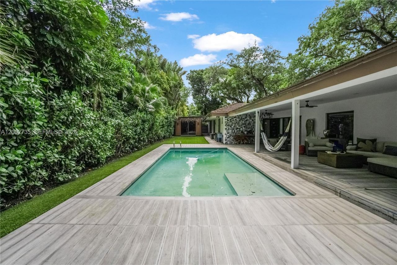 2140 NE 190th Ter, Miami, FL 33179 Photo