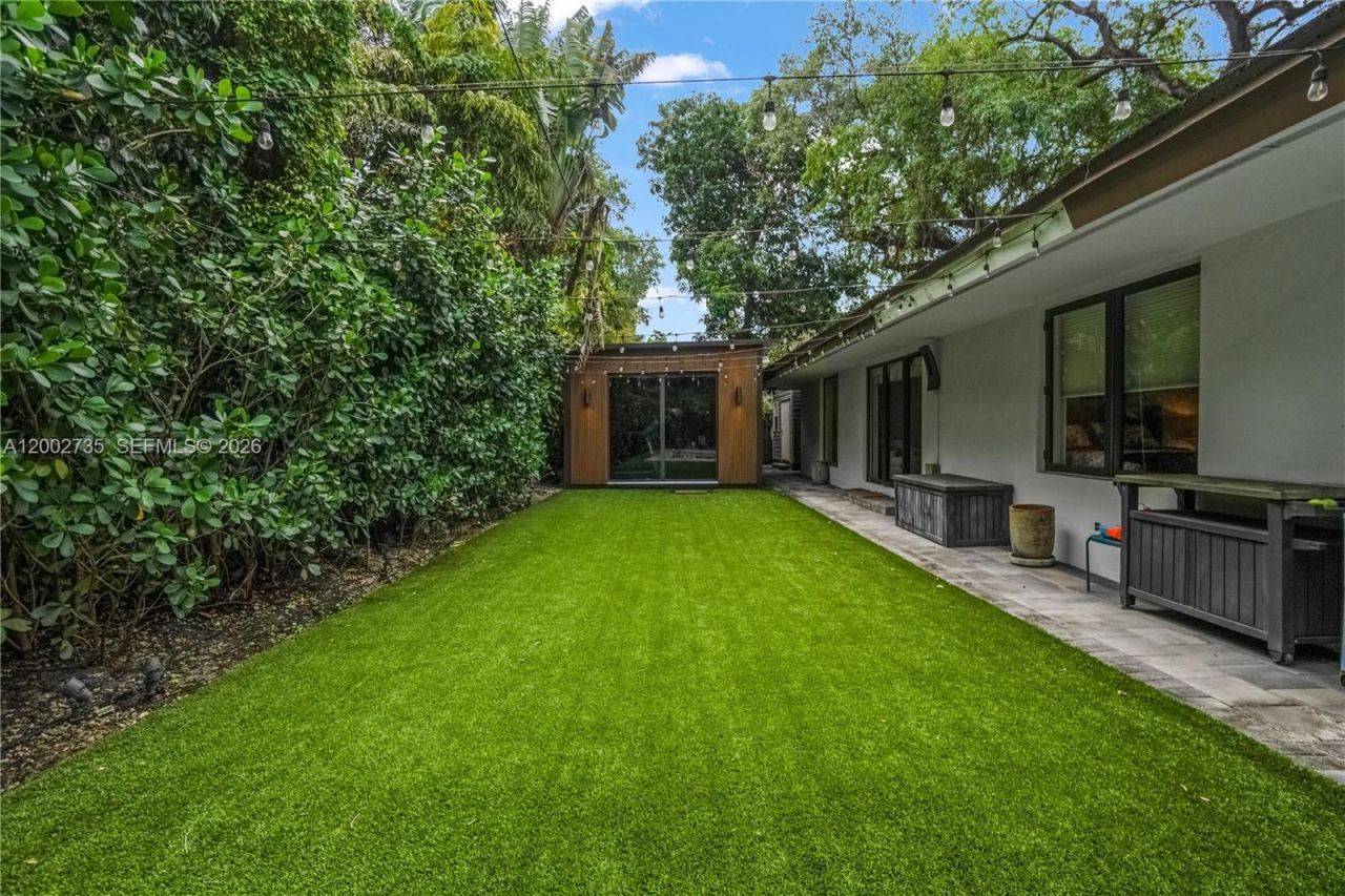 2140 NE 190th Ter, Miami, FL 33179 Photo