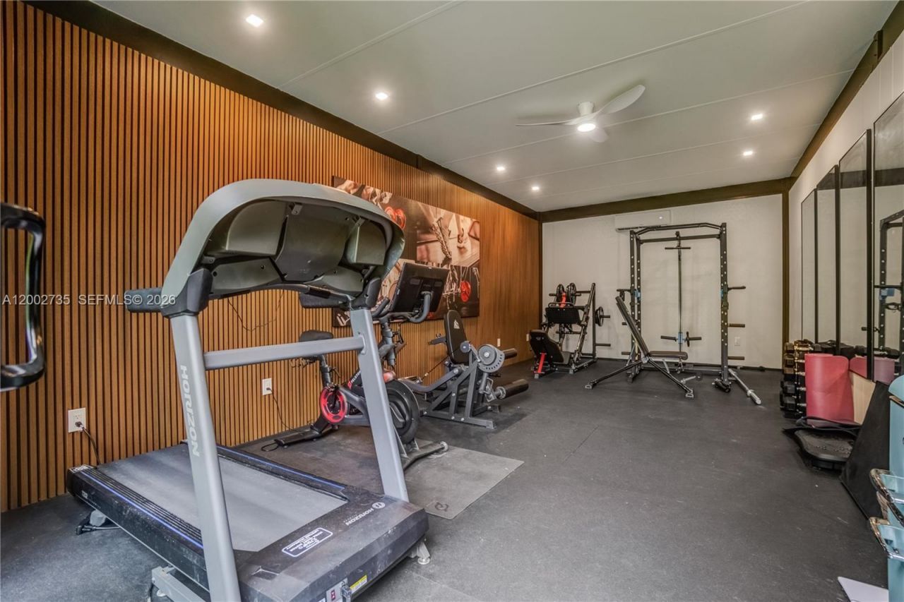 2140 NE 190th Ter, Miami, FL 33179 Photo