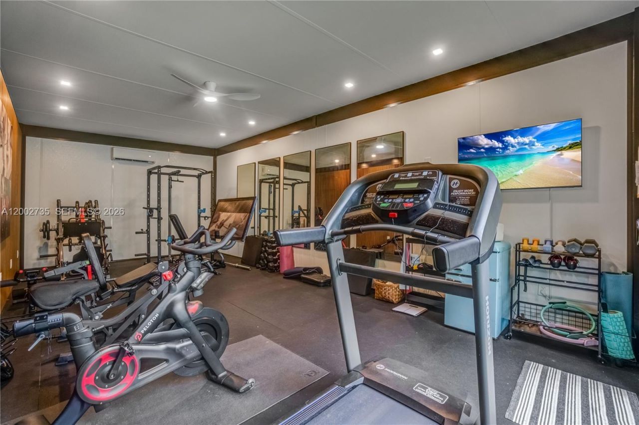 2140 NE 190th Ter, Miami, FL 33179 Photo