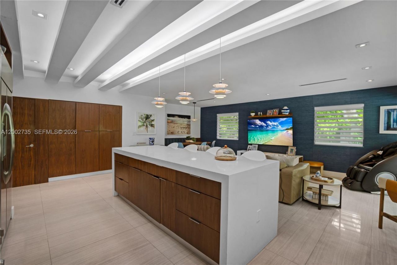 2140 NE 190th Ter, Miami, FL 33179 Photo