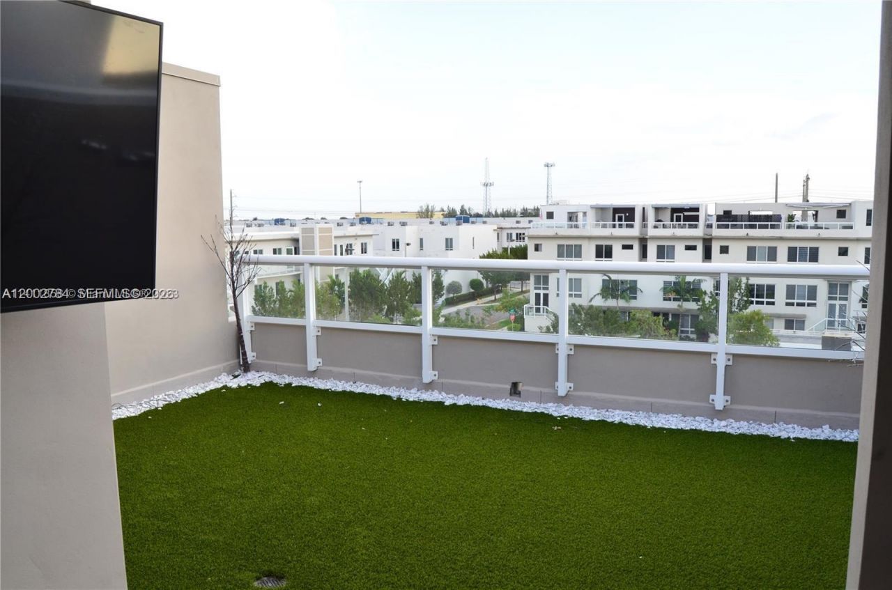 10347 NW 64th, Unit Ln, Doral, FL 33178 Photo