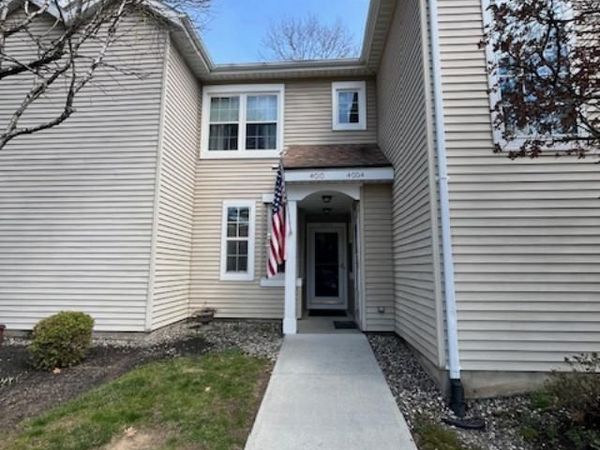 4004 S Foxwood Drive, Unit S, Clifton Park, NY 12065