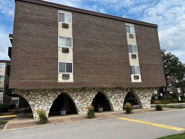 1301 S Finley Road , Unit 414, Lombard, IL 60148