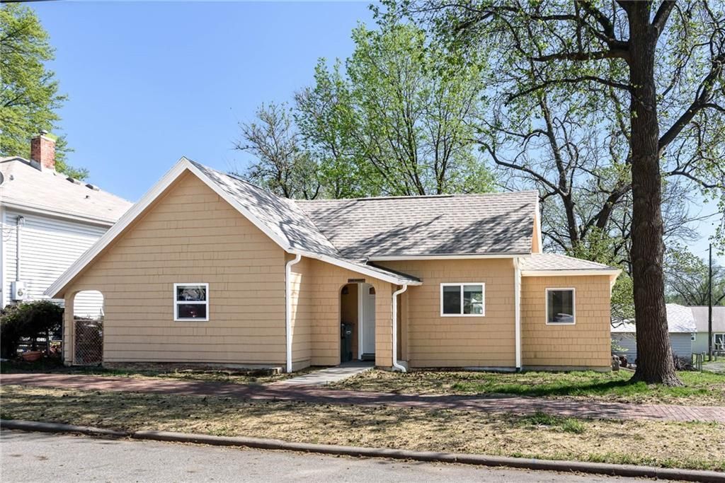 811 Dakota Street, Leavenworth, KS 66048 Main Photo