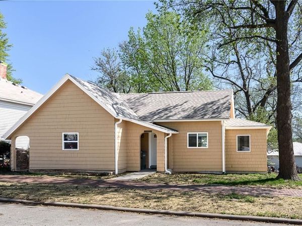 811 Dakota Street, Leavenworth, KS 66048