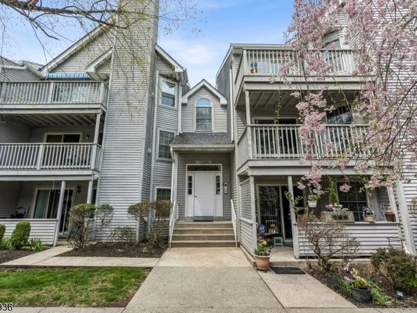 8 Quartz Ln, Paterson, NJ 07501