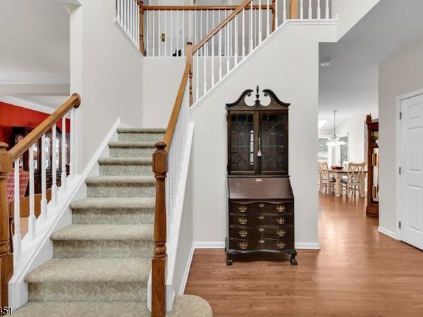 1 Vanderveer Dr, Bernards, NJ 07920