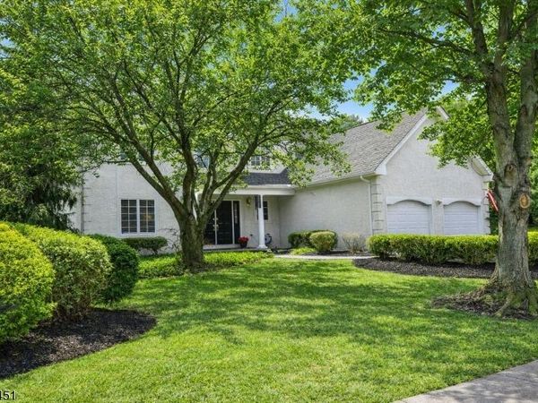 1 Vanderveer Dr, Bernards, NJ 07920