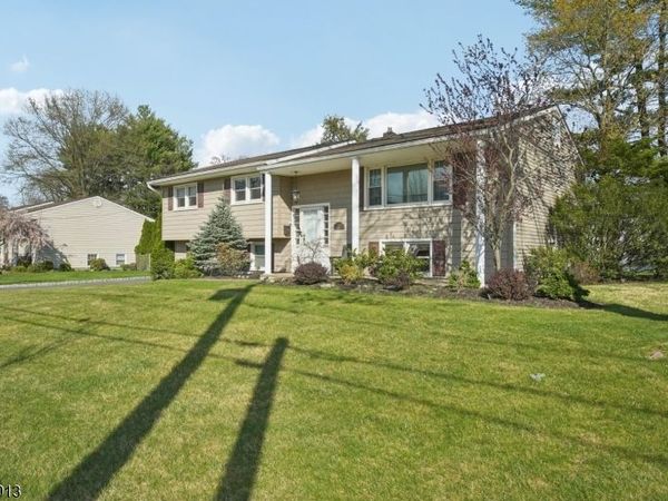676 Rutgers Pl, Paramus, NJ 07652