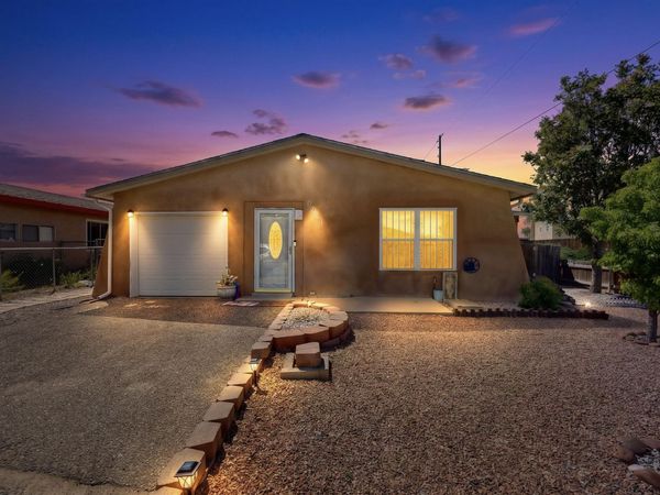 901 Montana Vista Court SE, Rio Rancho, NM 87124