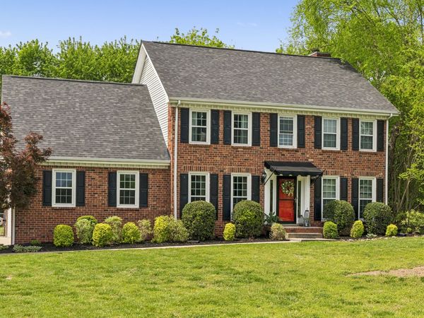 2884 Cages Bend Rd, Gallatin, TN 37066