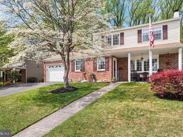 413 CAMELOT DRIVE, BROOKHAVEN, PA 19015