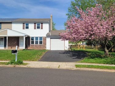 2821 N FORD DRIVE, HATFIELD, PA 19440