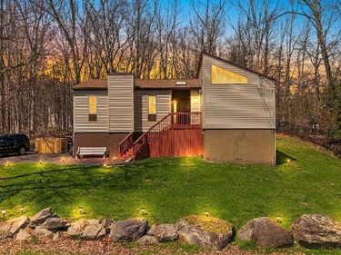 110 SUNDEW DRIVE, EAST STROUDSBURG, PA 18301