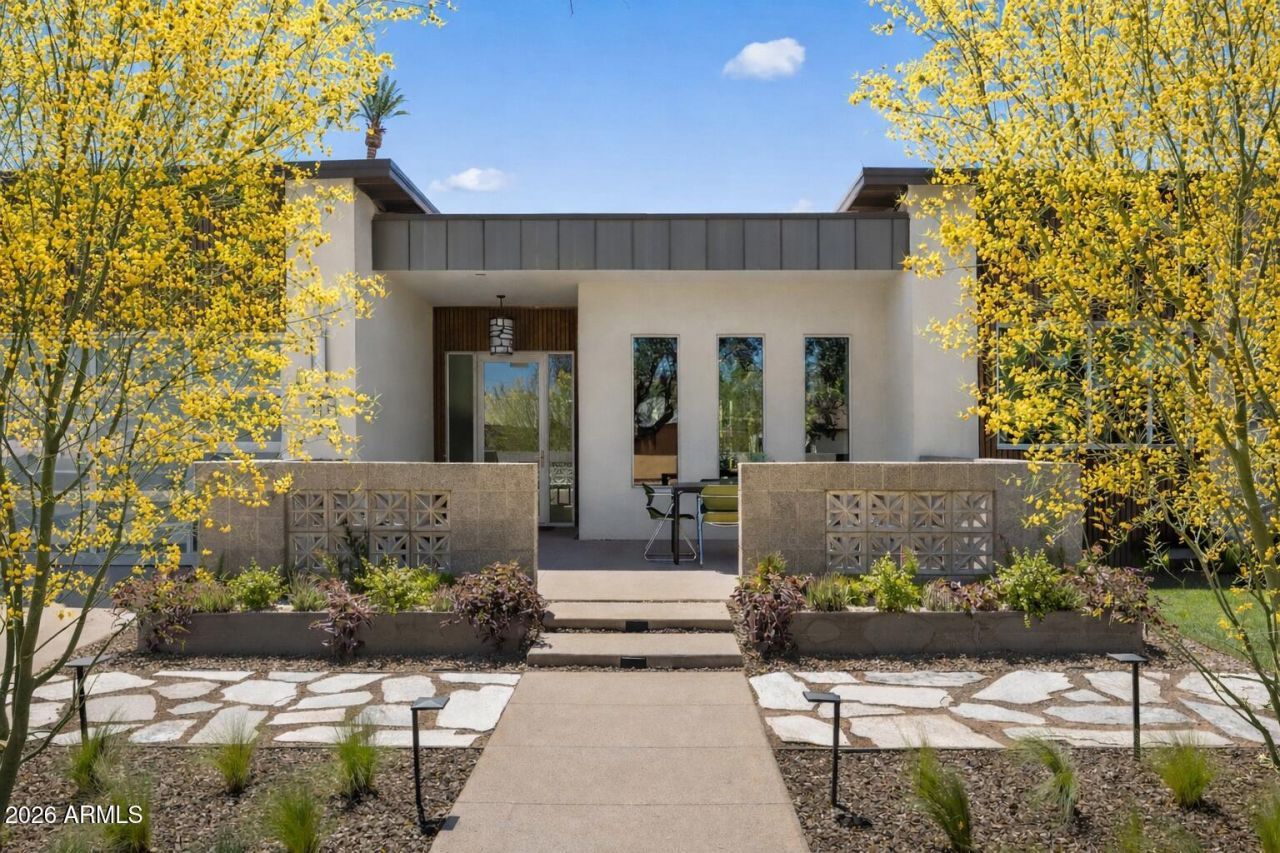 115 E GRISWOLD Road, Phoenix, AZ 85020