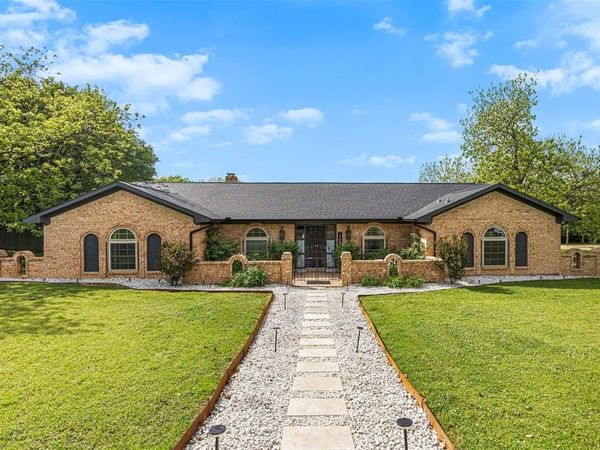 109 Hillside Drive W, Burleson, TX 76028