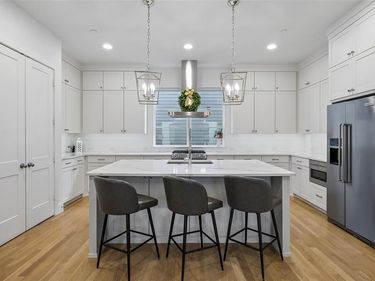 2715 Kimsey Drive, Unit 102, Dallas, TX 75235