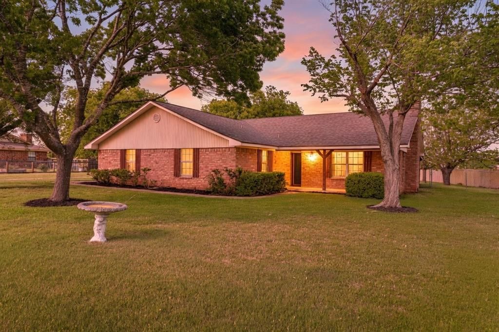 776 April Lane , China Spring, TX 76633 Main Photo
