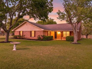776 April Lane , China Spring, TX 76633