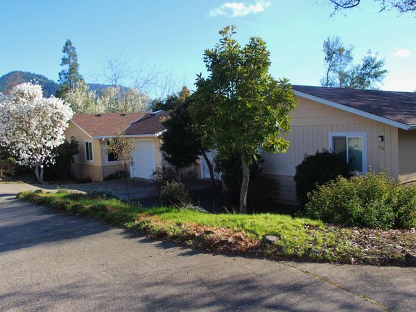 1701 NE Foothill Boulevard, Grants Pass, OR 97526