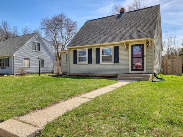 8621 W Montana Ave, West Allis, WI 53227