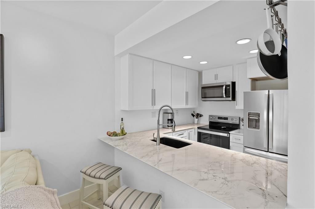 3308 Europa Dr, Unit 30, Naples, FL 34105 Photo