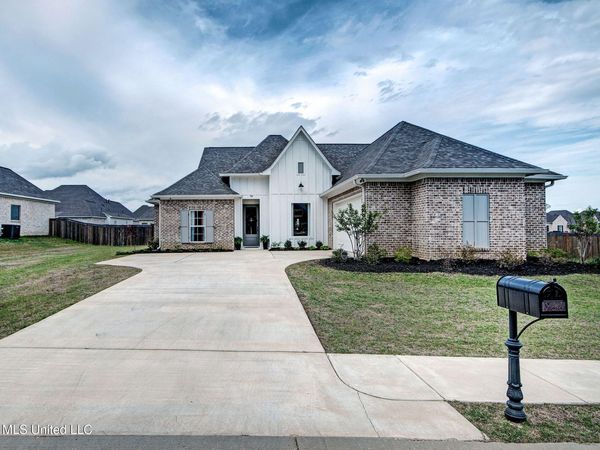 966 Glenwild Circle, Canton, MS 39046