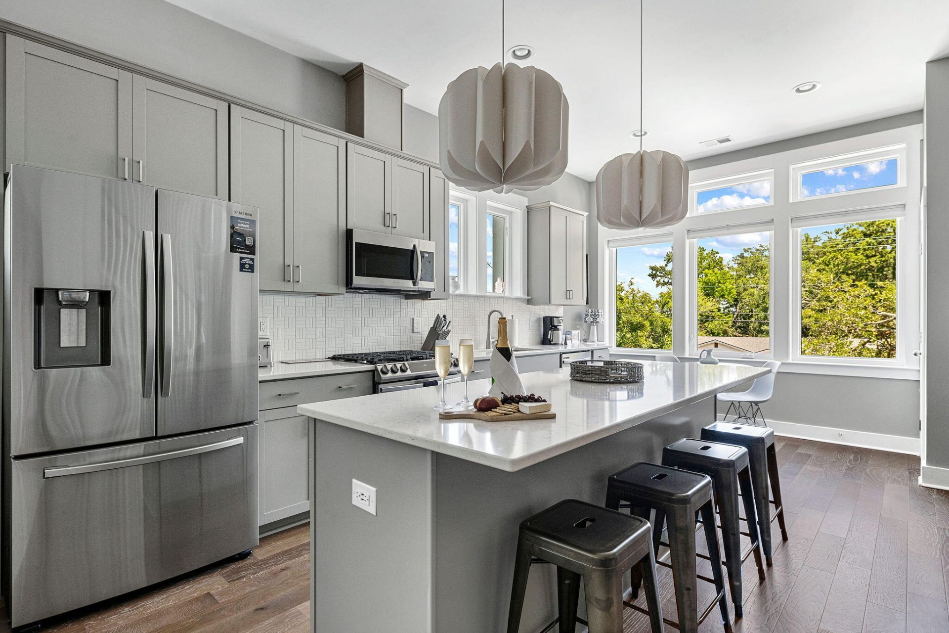 4069 S Rhett Avenue Photo 9