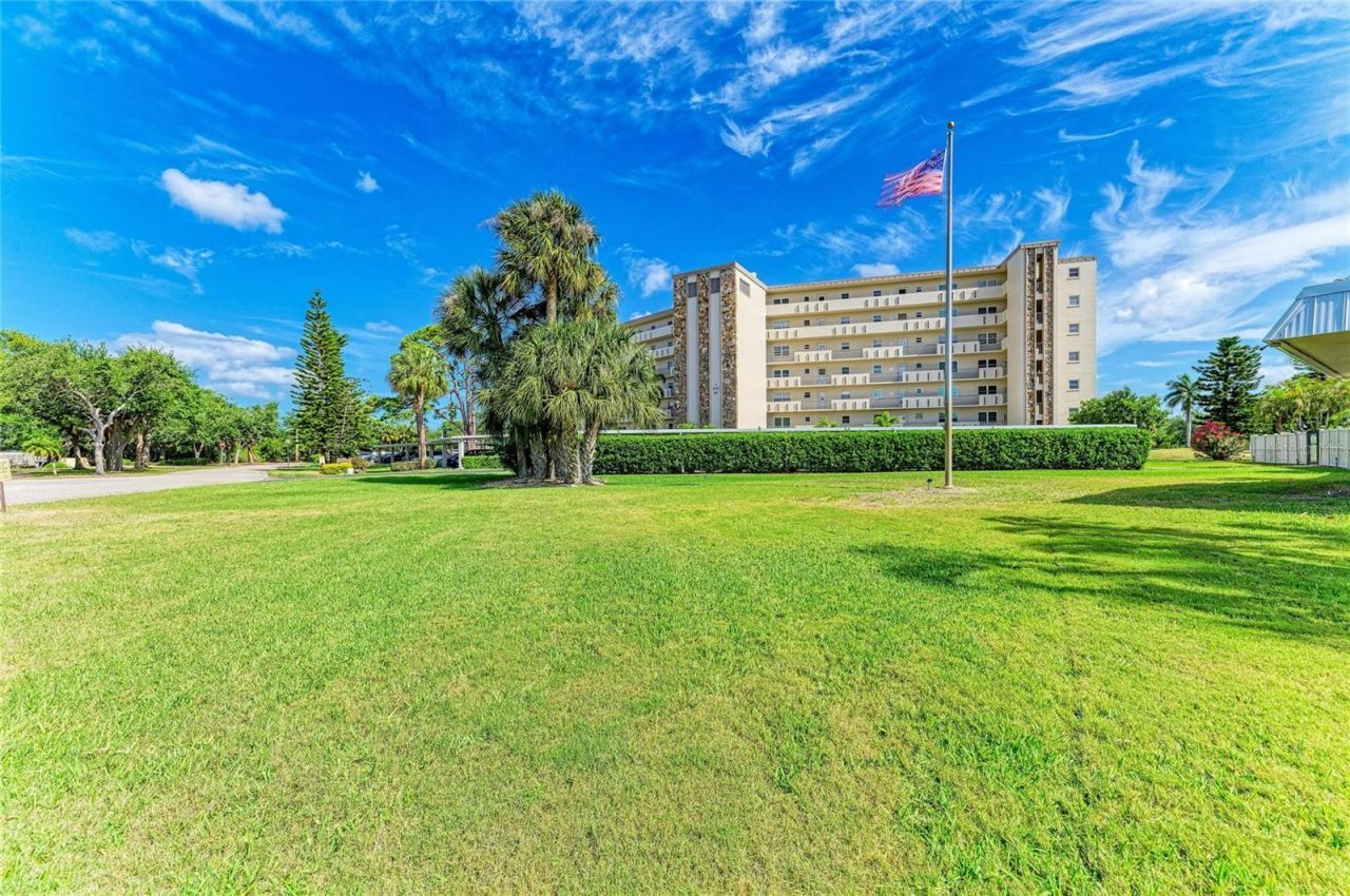 3680 Ironwood Cir, Unit 601L, Bradenton, FL 34209 Photo