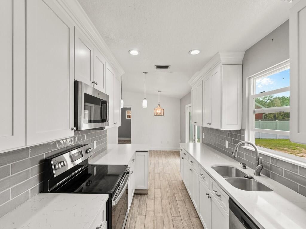 980 SW Connecticut Terrace, Port Saint Lucie, FL 34953 Photo