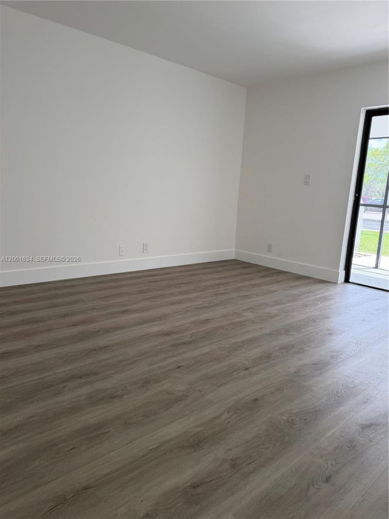 200 Lakeview Dr, Unit 102, Weston, FL 33326 Photo