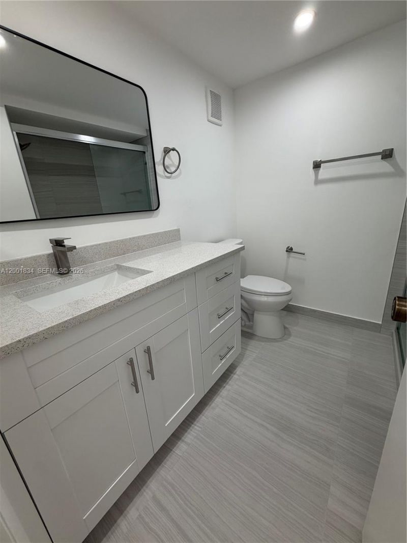 200 Lakeview Dr, Unit 102, Weston, FL 33326 Photo