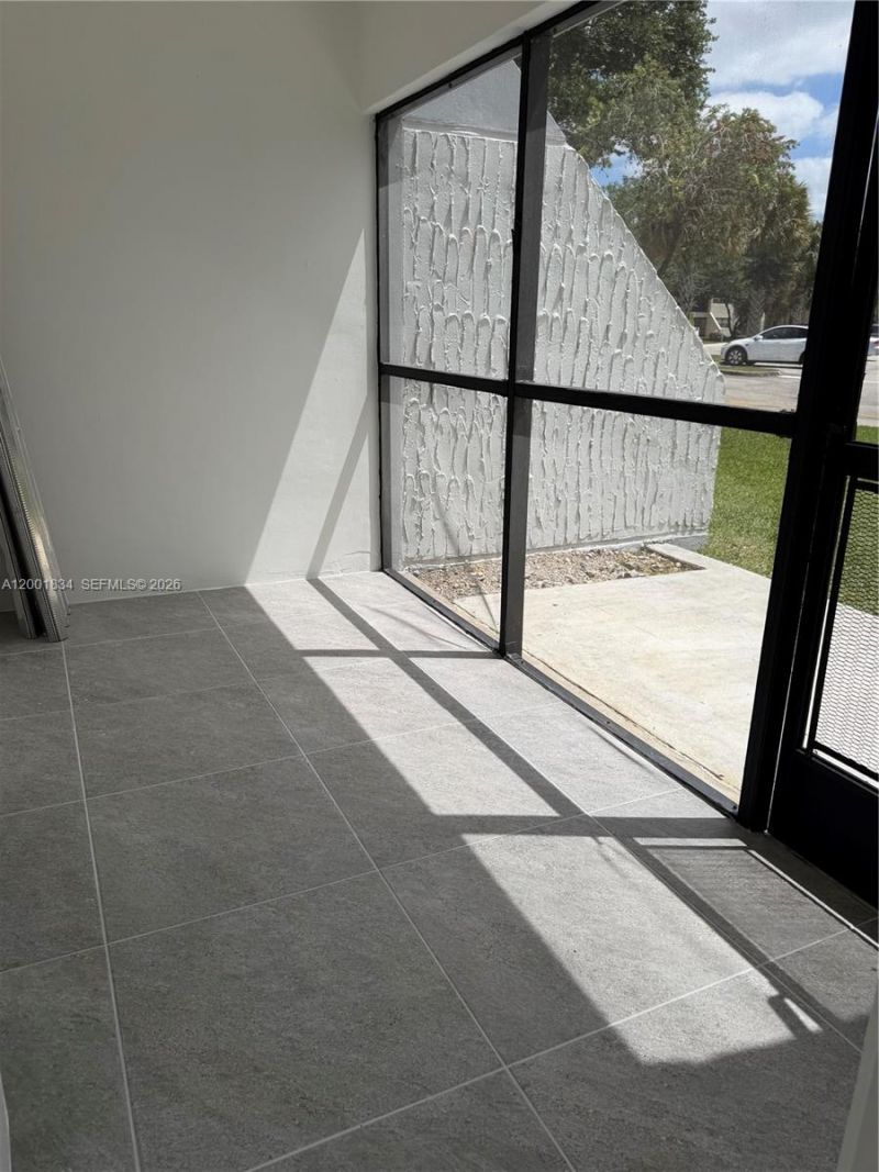 200 Lakeview Dr, Unit 102, Weston, FL 33326 Photo