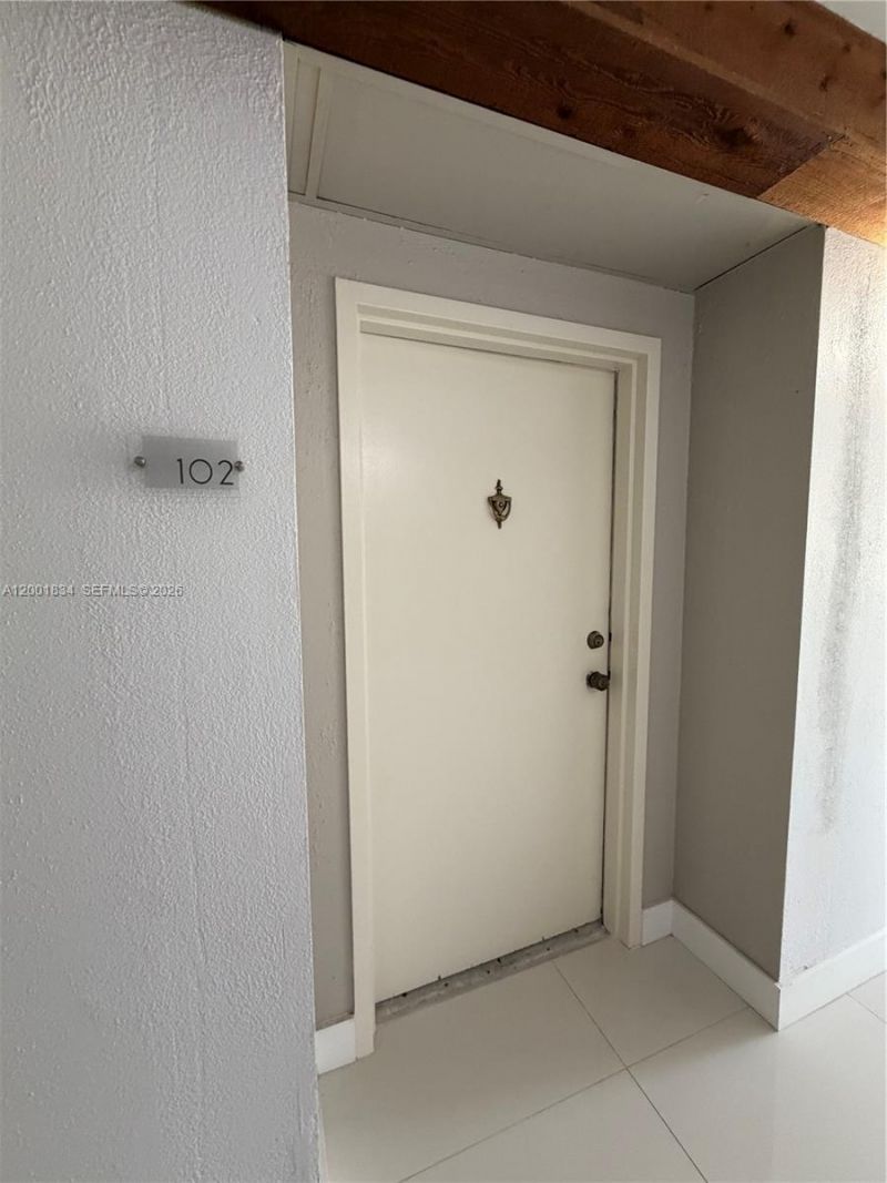 200 Lakeview Dr, Unit 102, Weston, FL 33326 Photo